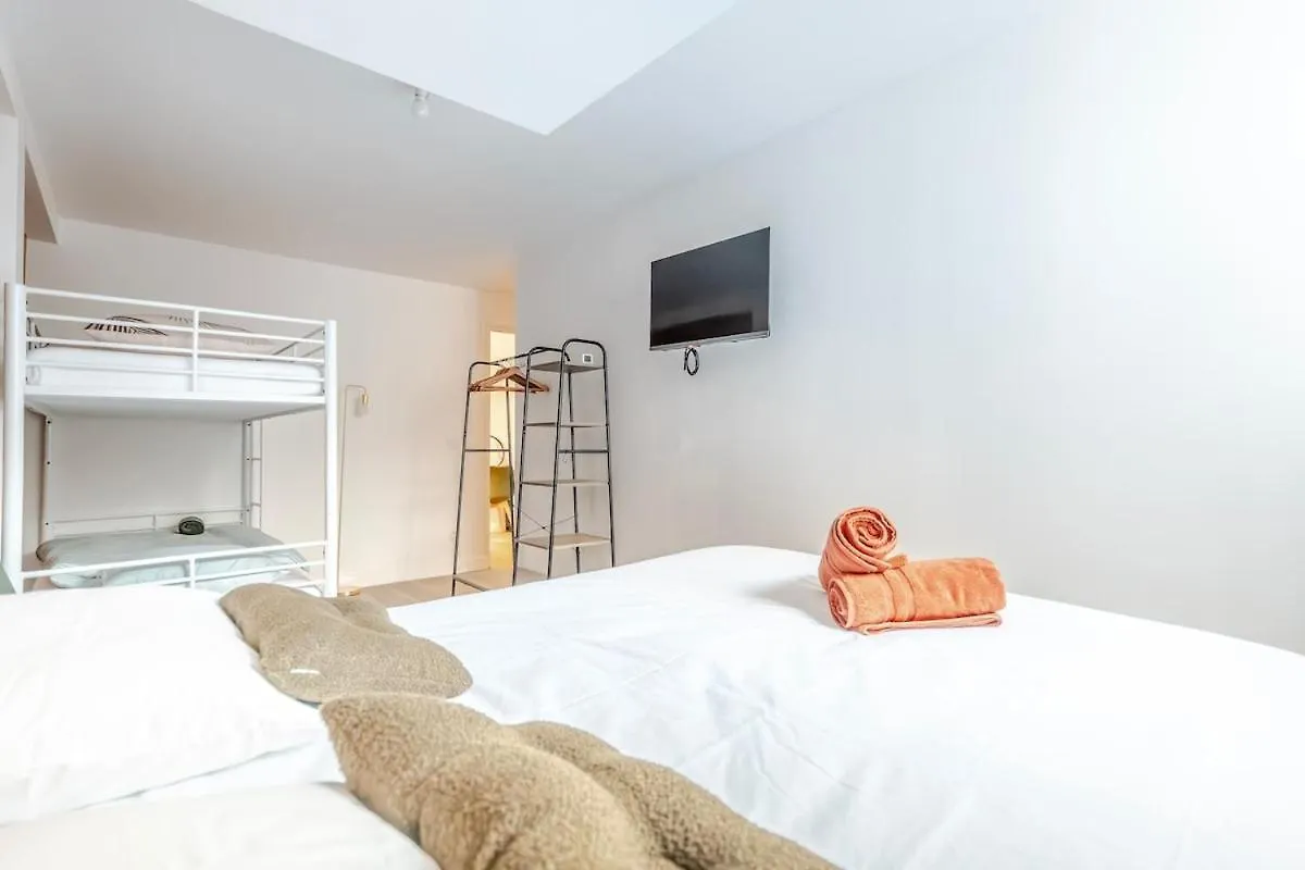 Serenity House, Parking, Near Metro 7 Villejuif