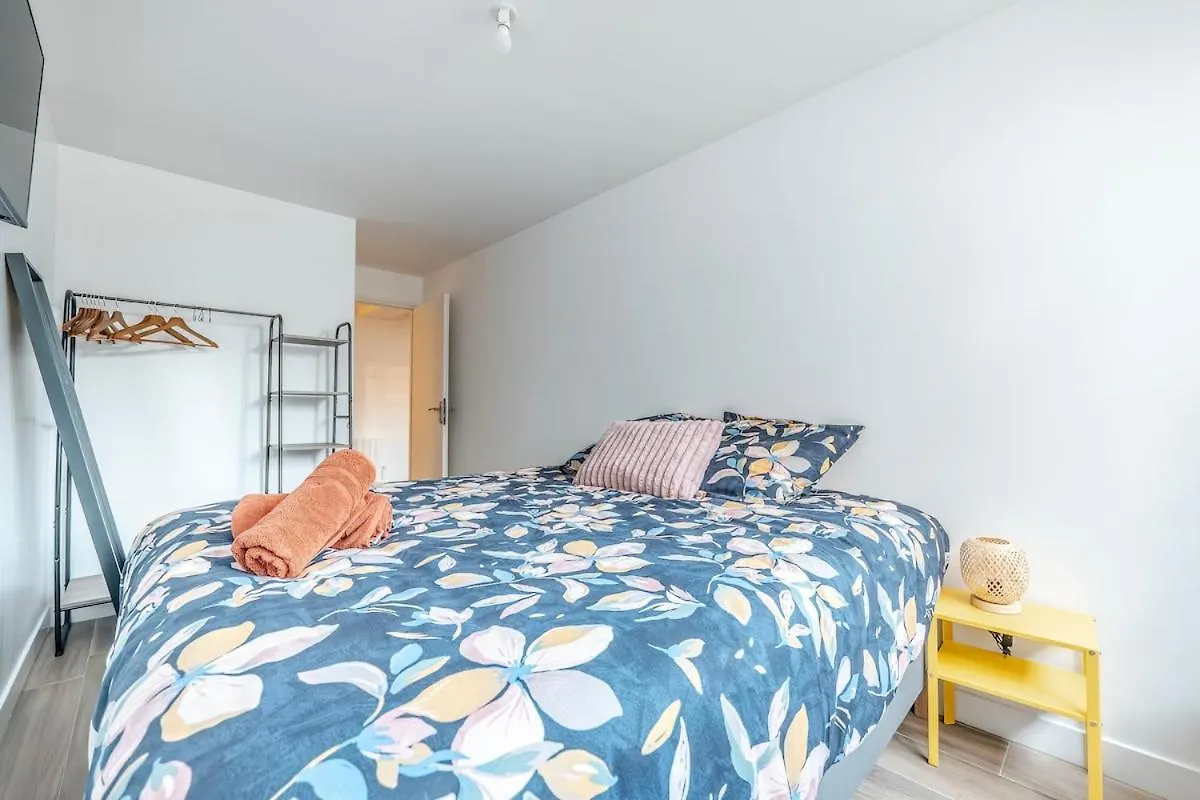 Serenity House, Parking, Near Metro 7 Villejuif