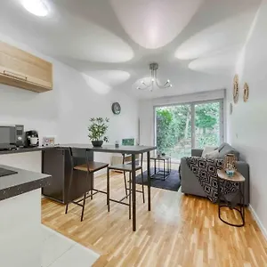 Moderne, Metro 7, Parking Et Jardin Villejuif